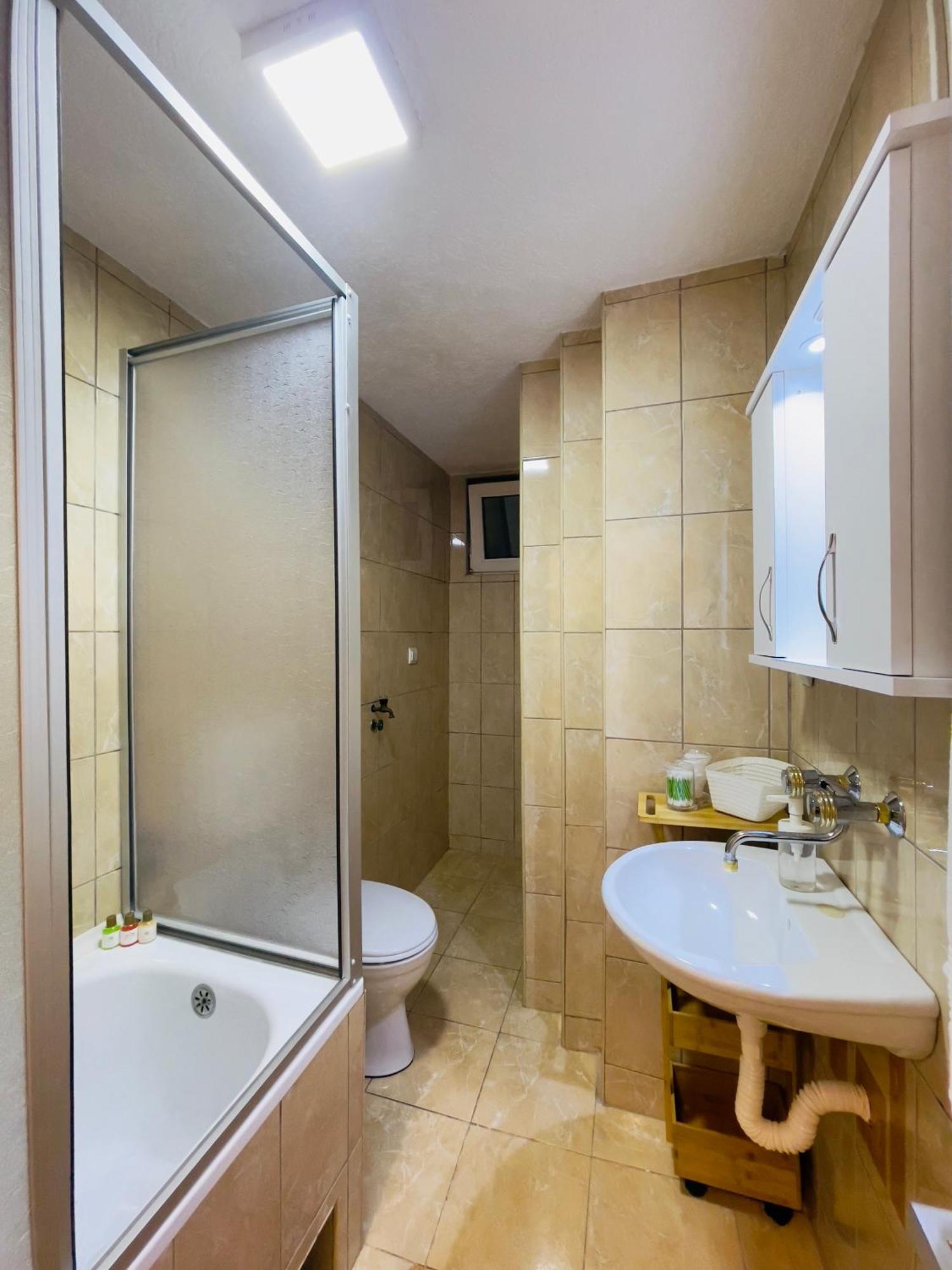 Pristinanest Hotel Luaran gambar